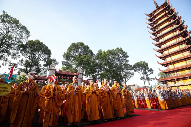 Quý tăng ni tham gia đại lễ Phật đản