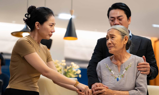 Trong Lật mặt 7, Minh Khuê vào vai vợ của nhân vật do Trương Minh Cường đóng