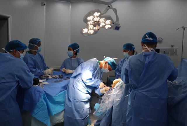 Phẫu thuật nội soi tái tạo dây chằng khớp gối tại Bệnh viện Quân y 120- Ảnh 4.