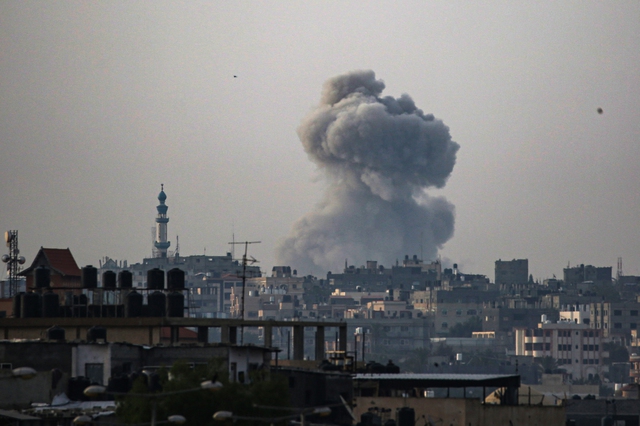 Khói bốc lên tại Rafah hôm 19.5, trong bối cảnh Israel tiến hành chiến dịch trên bộ tại thành phố phía nam Dải Gaza
