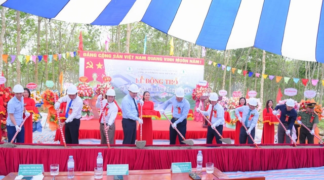 Lãnh đạo tỉnh Điện Biên và VRG thực hiện nghi thức động thổ công trình
