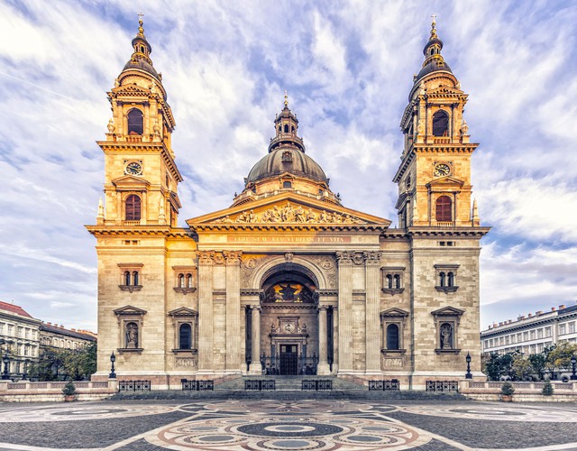 Chiêm ngưỡng công trình kiến trúc lộng lẫy, giàu giá trị lịch sử tại Hungary- Ảnh 1.
