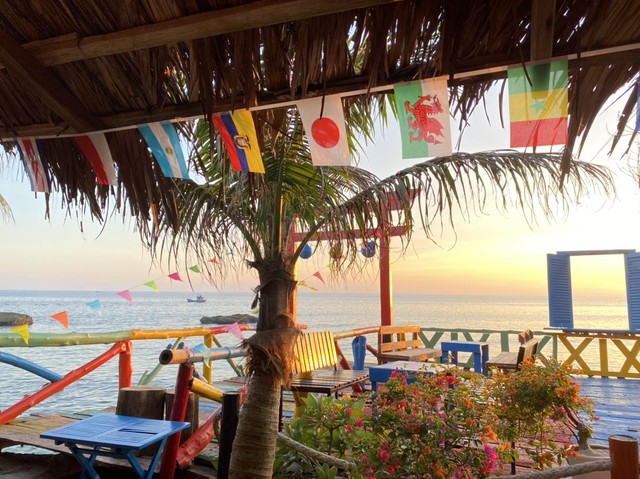 Ra đảo Lý Sơn uống cà phê ngắm biển mùa hè cực 'chill'- Ảnh 3.