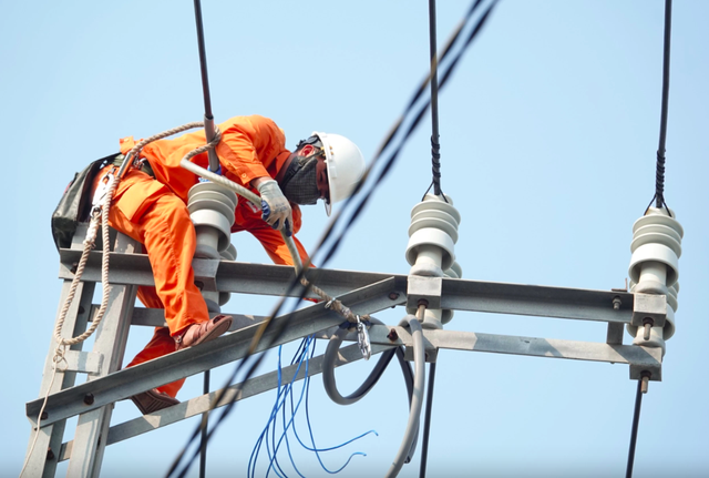 Bộ Công thương khẳng định các giải pháp cung ứng điện đang được triển khai quyết liệt, hiệu quả