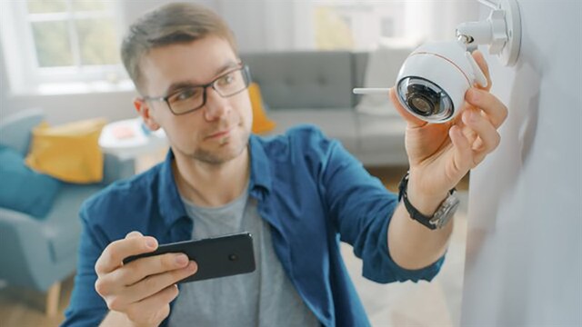 Người dùng lắp camera giám sát an ninh trong nhà nhưng thường bỏ qua việc bảo mật cho thiết bị này