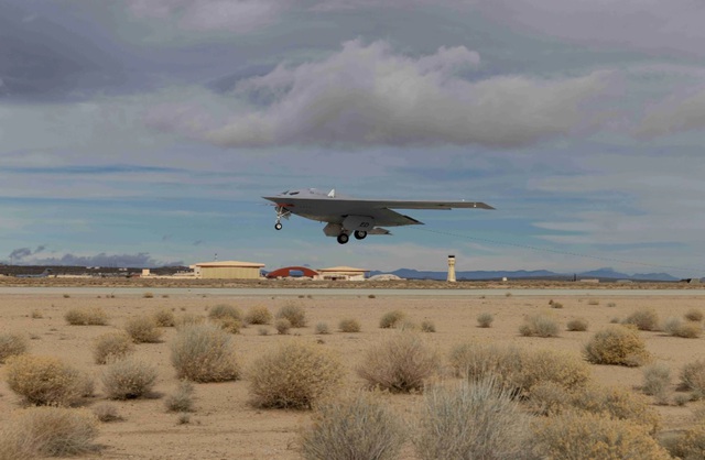 Máy bay ném bom B-21 trong lần bay thử nghiệm gần đây
