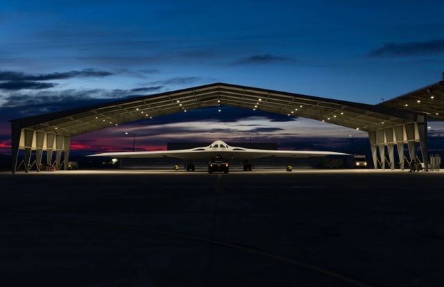 Chương trình B-21 Raider tại cơ sở sản xuất của công ty Northrop Grumman ở Căn cứ Không quân Edwards thuộc bang California (Mỹ)