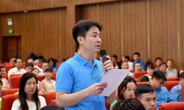 Anh Phan Chí Thành (Công ty Canon Việt Nam) phát biểu tại buổi đối thoại