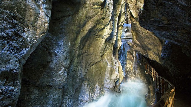 Chiêm ngưỡng 5 thác nước hùng vĩ tại Áo đẹp như tranh vẽ- Ảnh 1.