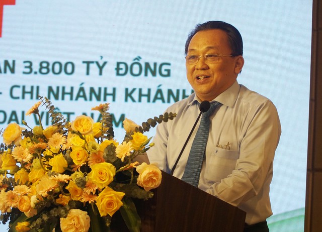 Ông Lê Hữu Hoàng - Phó chủ tịch thường trực UBND tỉnh Khánh Hòa phát biểu tại lễ ký kết