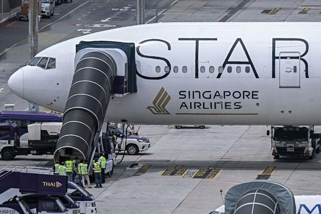 Máy bay Singapore Airlines gặp sự cố