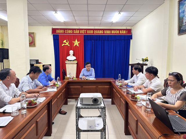 Ông Nguyễn Thanh Phong, Cục trưởng Cục ATTP (Bộ Y tế), chủ trì buổi làm việc chiều 23.5