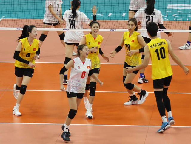 Đánh bại Singapore, bóng chuyền nữ Việt Nam tranh nhất bảng với Kazakhstan ở giải châu Á- Ảnh 1.