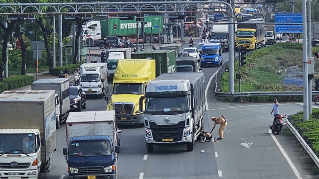 Liên tiếp xảy ra 2 vụ tai nạn khiến hai người bị thương nặng- Ảnh 2.