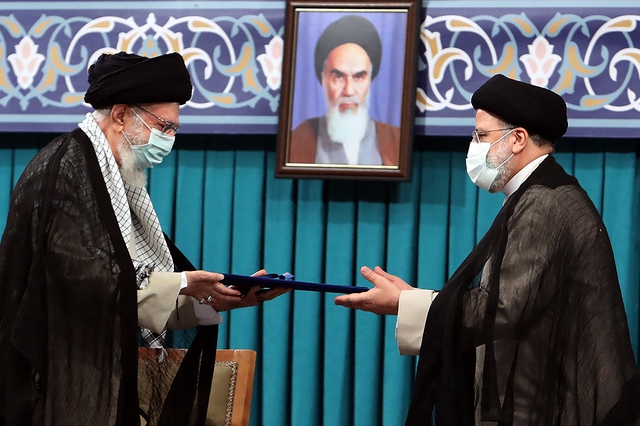 Tổng thống qua đời, ai sẽ tiếp quản quyền lực tối thượng tại Iran?- Ảnh 1.