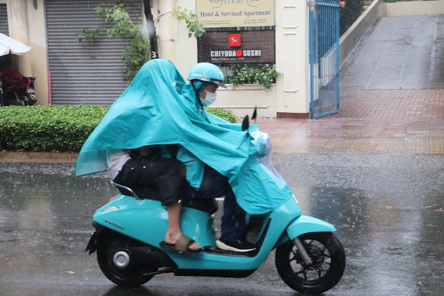 Vì sao tài xế xe ôm công nghệ sợ trời mưa?- Ảnh 1.
