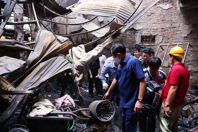 Vụ cháy nhà trọ 14 người chết: Gas phát nổ, lửa xộc thẳng vào từng phòng- Ảnh 1.