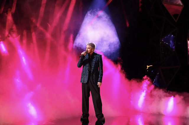 Adam Lambert gây sốt với hit cũ 'Whataya Want from Me' tại show Trung Quốc- Ảnh 1.