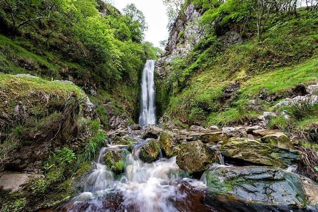 Ngất ngây trước vẻ đẹp hùng vĩ của những thác nước tại Ireland- Ảnh 3.