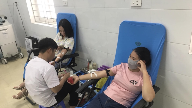 2 phụ nữ từ Hà Tĩnh ra Nghệ An hiến máu hiếm cứu người- Ảnh 1.
