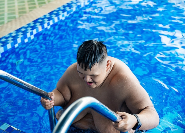Chàng trai đi bơi, tập gym giảm cân từ 230 kg còn 162 kg- Ảnh 2.