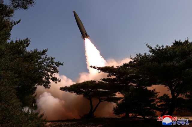 Lãnh đạo Trung - Hàn - Nhật nhóm họp, Triều Tiên chuẩn bị phóng vệ tinh- Ảnh 1.