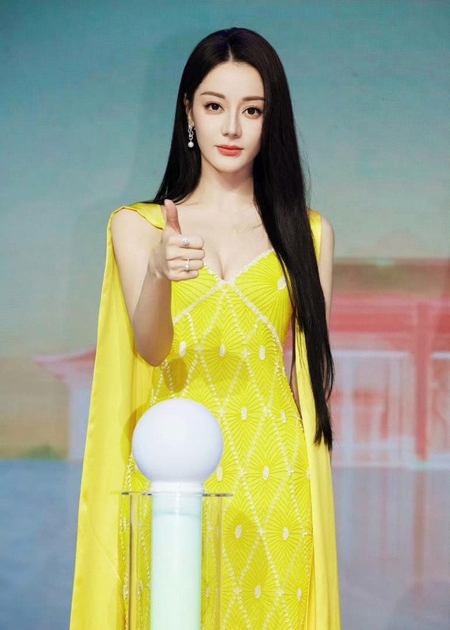Nhiệt Ba khiến fan thất vọng toàn tập vì chiếc váy thảm họa- Ảnh 2.