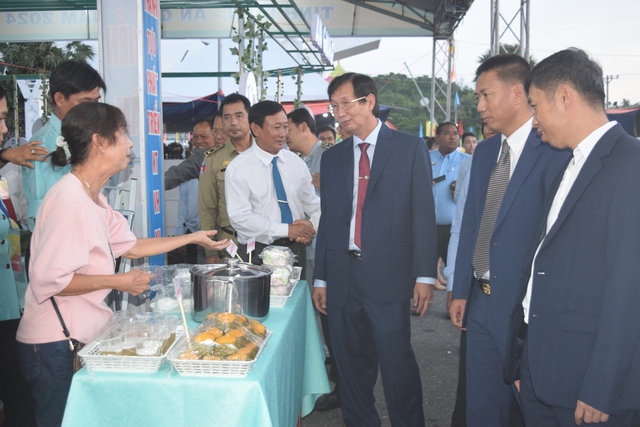 120 doanh nghiệp Việt Nam - Campuchia - Lào dự hội chợ quốc tế ở An Giang- Ảnh 1.