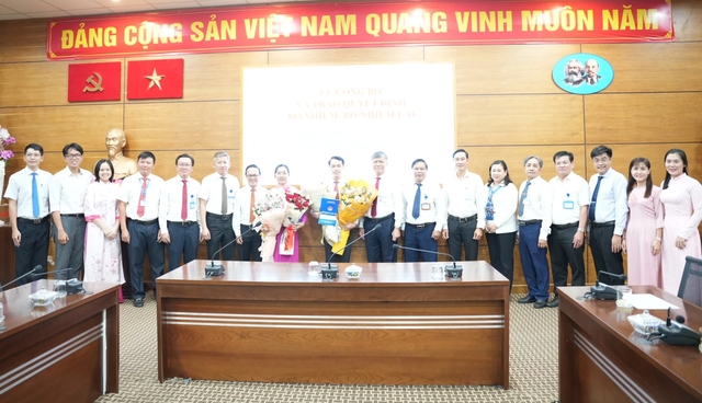 Công bố hiệu trưởng hai trường THPT chuyên Trần Đại Nghĩa và THCS-THPT Trần Đại Nghĩa- Ảnh 1.