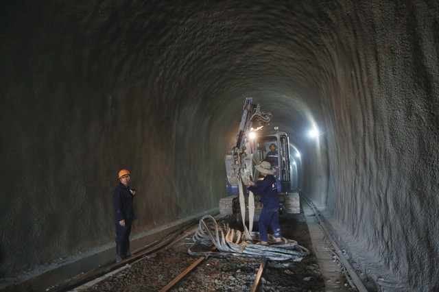 Dự kiến thông hầm đường sắt Chí Thạnh vào ngày 30.5- Ảnh 1.