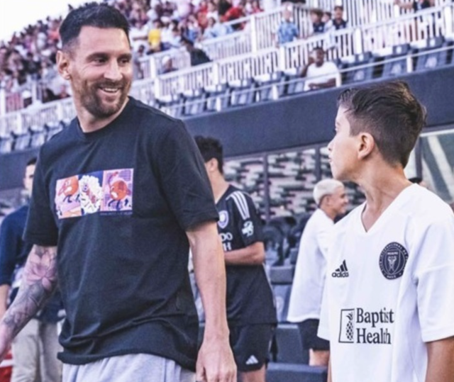Messi nói gì khi chia sẻ khoảnh khắc hạnh phúc cùng con trai bước ra sân?- Ảnh 1.