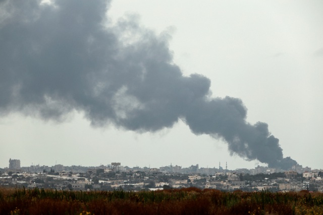 Thêm một vụ tấn công đẫm máu tại khu tị nạn Rafah, Israel và Mỹ lên tiếng- Ảnh 1.