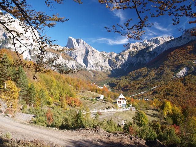 Địa điểm du lịch 'độc lạ' tại Albania- Ảnh 3.