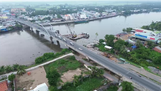 Tàu chở 960 tấn đá tông lệch cầu Măng Thít, Vĩnh Long- Ảnh 1.