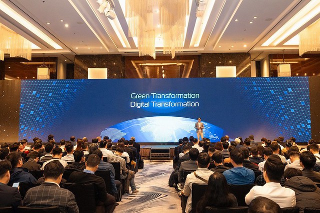 Sự kiện DCCI Summit 2024 tại Hà Nội thu hút hơn 2.000 khách tham dự