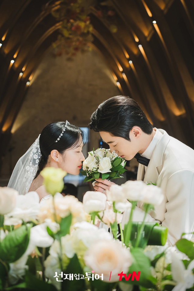 Ảnh cưới Byeon Woo Seok và Kim Hye Yoon trong 'Cõng anh mà chạy'- Ảnh 4.