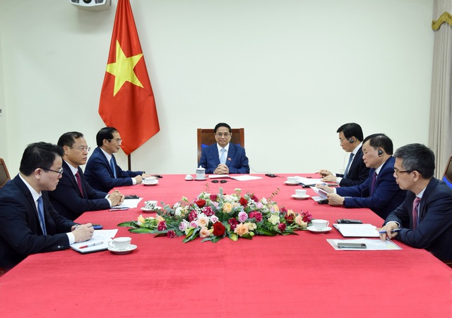 Thủ tướng Phạm Minh Chính mời tân Thủ tướng Singapore Lawrence Wong sớm thăm Việt Nam- Ảnh 2.