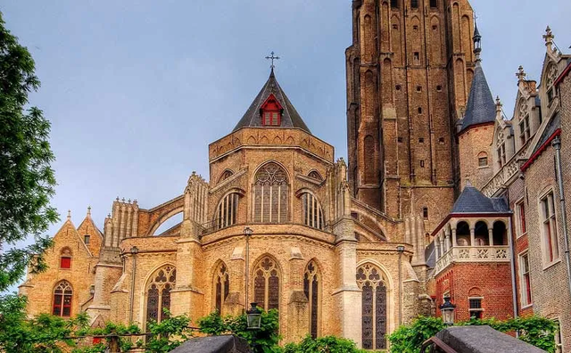 Những nhà thờ đẹp với kiến trúc cổ kính ở Bỉ rất đáng để tham quan- Ảnh 4.