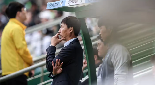 HLV Kim Sang-sik ký hợp đồng 2 năm với VFF