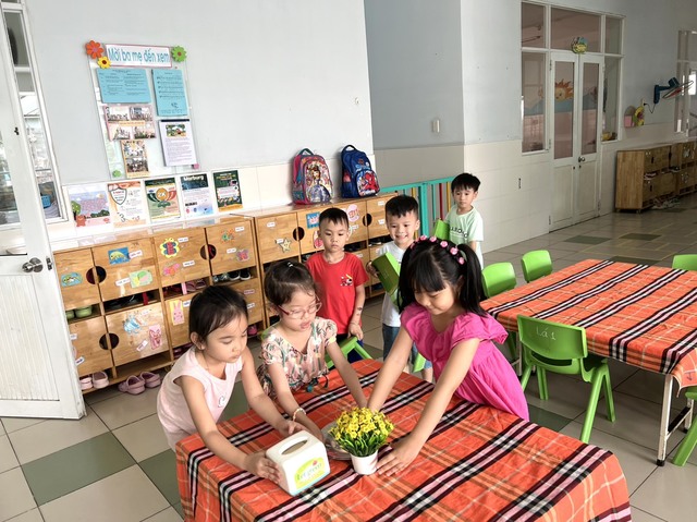 Trẻ em Trường mầm non Sơn Ca 14, Q.Phú Nhuận trong một hoạt động