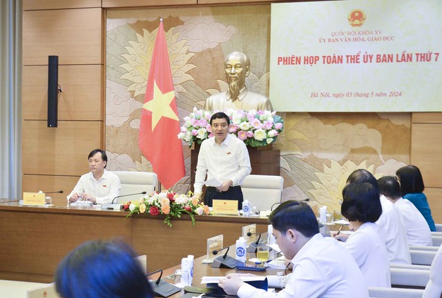 Chủ nhiệm Ủy ban Văn hóa - Giáo dục Nguyễn Đắc Vinh phát biểu khai mạc phiên họp toàn thể thứ 7 của ủy ban