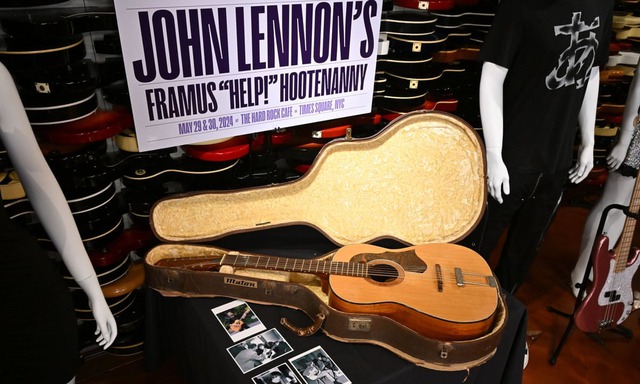 Đàn guitar của John Lennon lập kỷ lục thế giới mới - Ảnh 1.