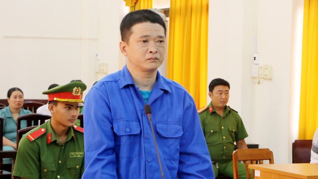 Kiên Giang: Chém công an, bảo vệ dân phố, lãnh 18 năm tù- Ảnh 1.