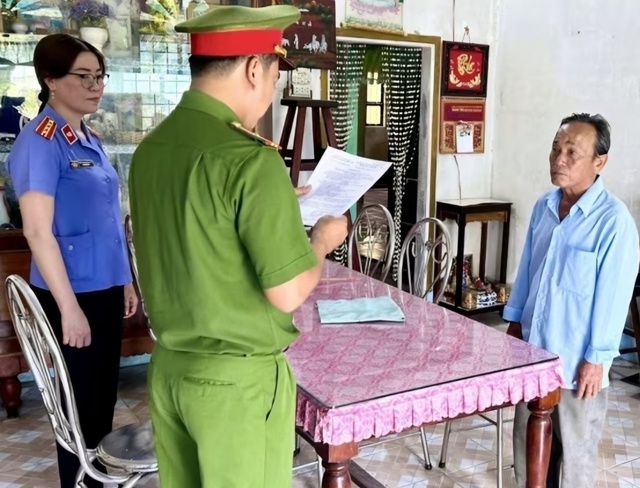 Bạc Liêu: Truy tố vợ chồng làm giả giấy tờ đất, chiếm đoạt 1,3 tỉ đồng- Ảnh 1.