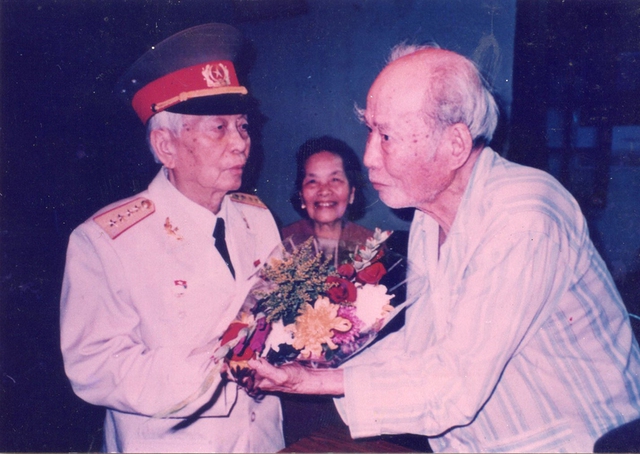 Võ Bẩm - Vị tư lệnh đầu tiên mở đường huyền thoại Trường Sơn: Bó hoa của Đại tướng Võ Nguyên Giáp- Ảnh 2.