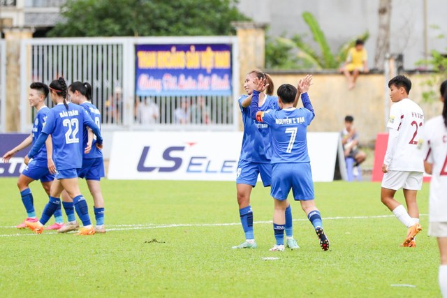 Tuyển thủ Việt Nam ghi cú đúp chớp nhoáng, Than KSVN 'phả hơi nóng' cho tốp đầu- Ảnh 2. Tuyển thủ Việt Nam ghi cú đúp chớp nhoáng, Than KSVN 'phả hơi nóng' cho tốp đầu- Ảnh 2.