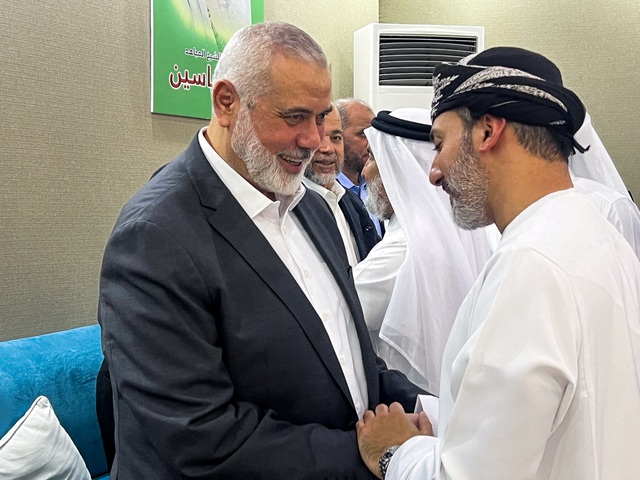 Lãnh đạo Hamas Ismail Haniyeh (trái) tại Doha hồi tháng 4