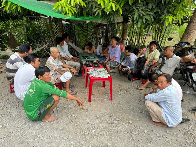 Nhóm người đánh bạc qua mạng tại xã Trà Côn, H.Trà Ôn bị bắt giữ