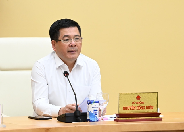 Bộ trưởng Bộ Công thương Nguyễn Hồng Diên chủ trì hội thảo tham vấn kỹ thuật về điện mặt trời áp mái