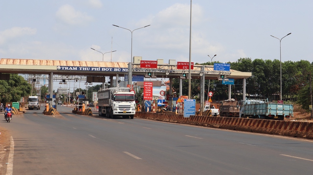 Hiện trên đoạn tuyến này có 2 trạm thu phí, với tổng lưu lượng xe qua 2 trạm mỗi ngày khoảng 11.000 lượt xe các loại